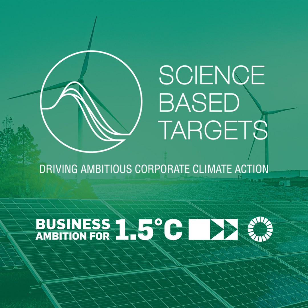 Taustalla aurinkovoimala ja tuulivoimala, edessä SBTi-logo ja Business-logo