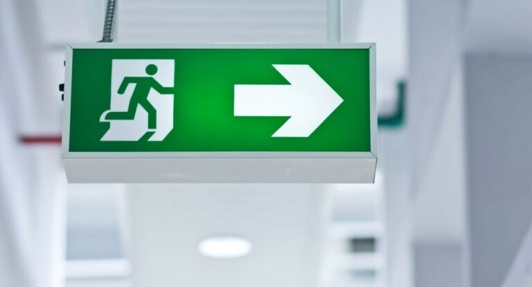 Halogeeniton kaapeli suojelee ihmisiä palon aikana