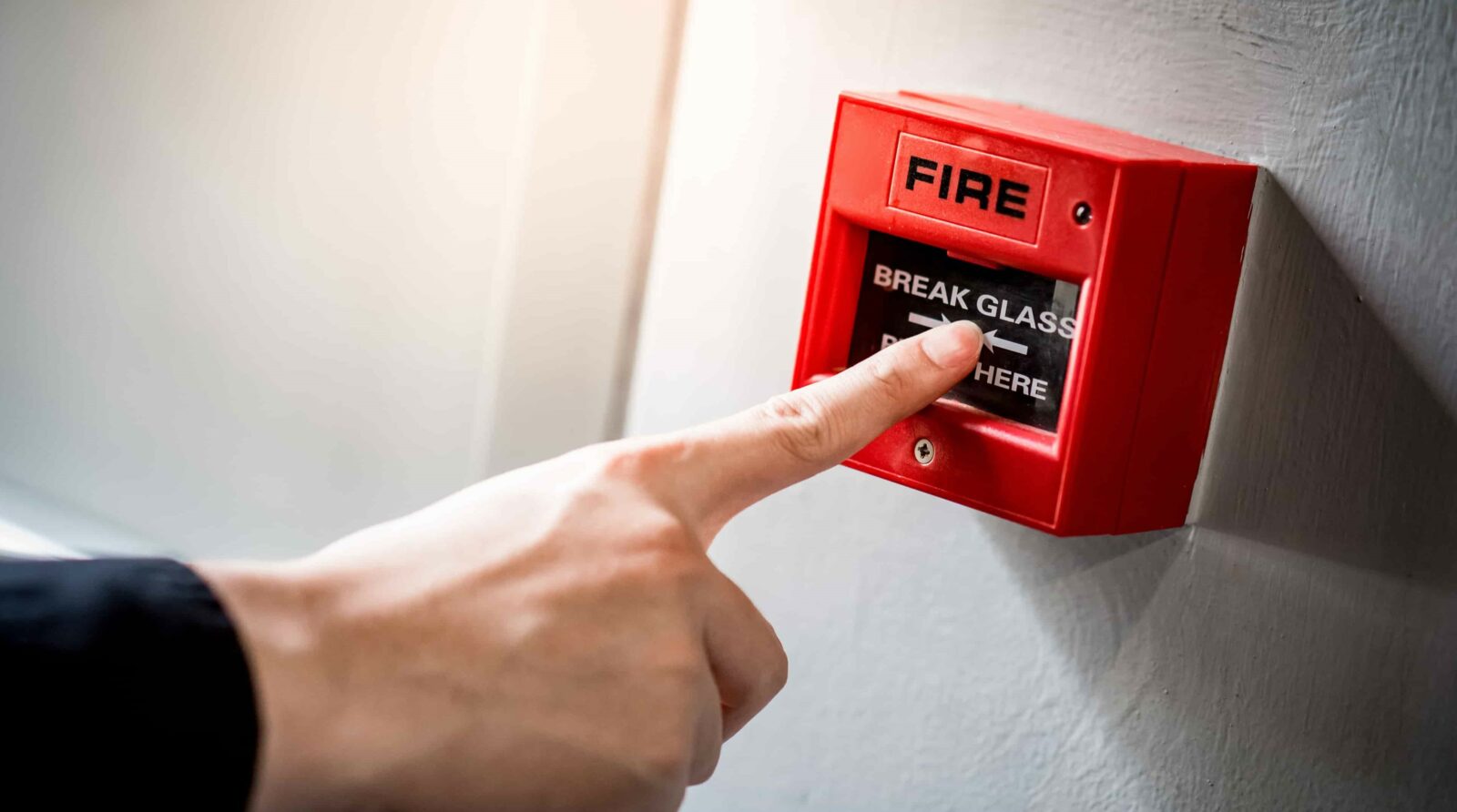 Halogen-free or PVC cable? The difference in escape safety can be critical.