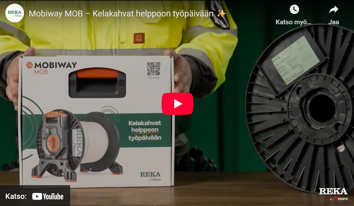 Asentaja avaa Mobiway MOB -kelakahvat pakkauksestaan