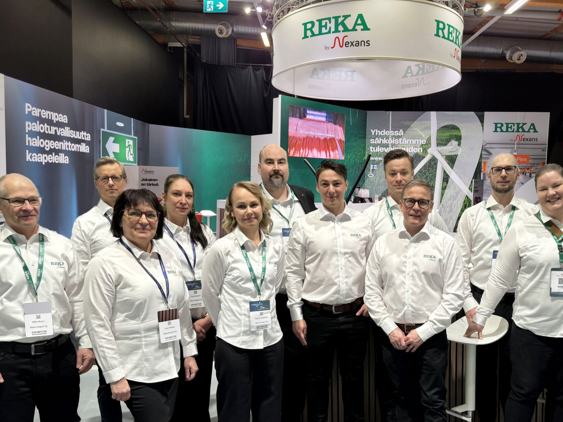 Reka Kaapelin väkeä omalla messuosastolla