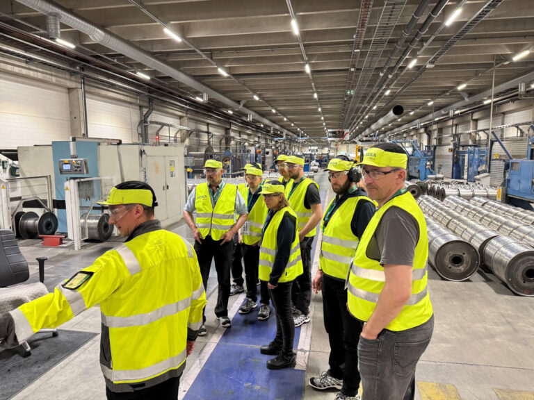 KNK Networks vieraili Riihimäen tuotantolaitoksellamme